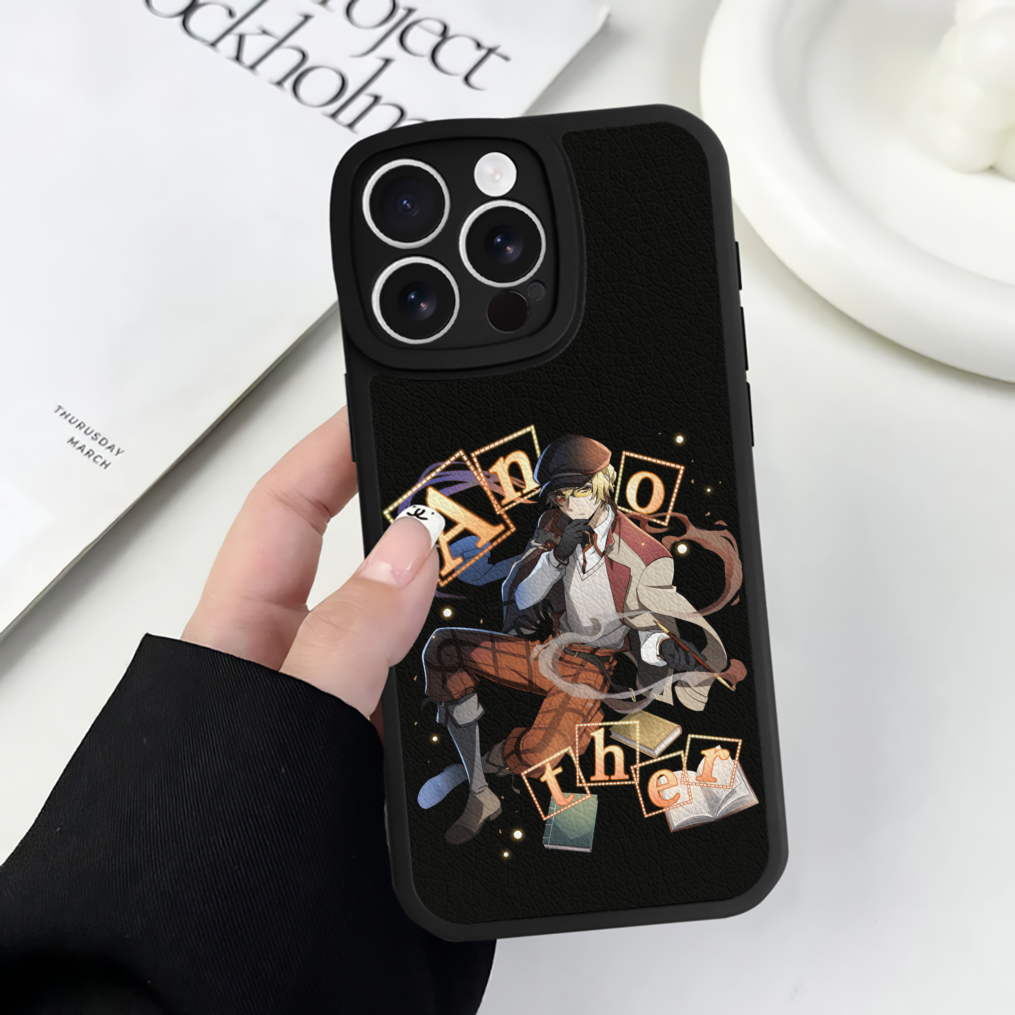 （画像用） 文豪ストレイドッグス Bungo Stray Dogs 【iPhone 16シリーズ対応】シリコンスマホケース（レザー調） 材質：シリコン